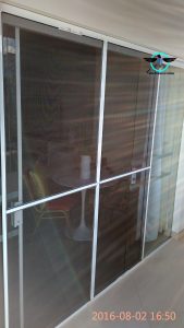 tela-deslizante-em-porta-de-varanda-de-suite